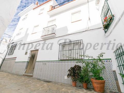 Charming townhouse in Archez with roof terrace. This property comprises a living room, a kitchen, a toilet, 3 bedrooms, 1 bathroom, 1 utility room and a storage room.