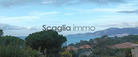 L'agence Scaglia immo vous propose à la vente, sur le secteur prisé de Porticcio, cette maison de type 3 de 72 m2 avec jardin privatif. Idéalement située à proximité de la station balnéaire de Porticcio et à 15 minute de l'aéroport international d'Aj...