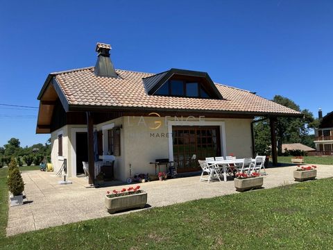 AgenceImmo Maret-Bonvin offers: Typical Haute-Savoyard farmhouse ideally located on the plateau of the country of Gavot renovated in 1992 with high-end materials of 576M ² with its guest house of 128M ² on land of nearly 11 000M ². This farm has seve...