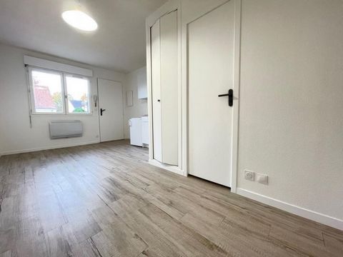 Ideal investor. Fully renovated apartment in secure and well-maintained residence. Estimated rental income: 340€ + 25 € charges Close to schools, at the foot of a bus stop and all shops, in a secure residence, a studio of 17m2 completely renovated. T...