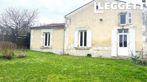 A27106MUC16 - In Segonzac, very pretty stone house of 155 m2 with a private garden of 1038 m2 and a front garden of 260 m2. In the centre of town, close to all amenities, school, doctor, groceries... This renovated house is in very good condition and...