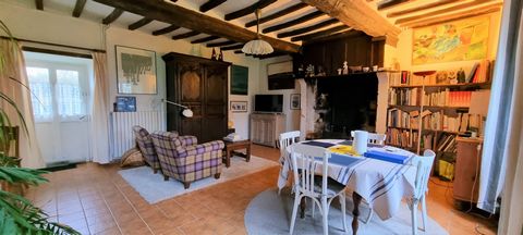 The Immobilier Saint Marcouf CARENTAN offers a set of 2 quiet houses, overlooking the marshes. A first dwelling house of about 105m2 including an entrance, kitchen, living room, bathroom with toilet. Upstairs, a landing serving 2 bedrooms and a bathr...