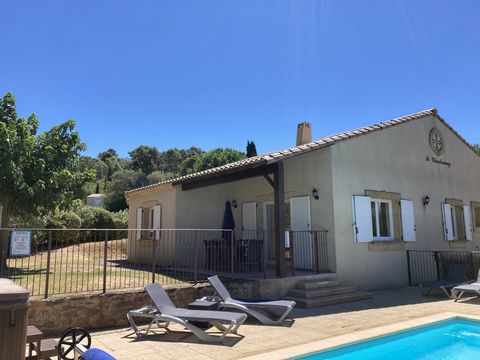 Villa offering 2 bedrooms and a master suite, 2 bathrooms and a beautiful living room. The outdoor area composed of a beautiful garden, a swimming pool and a beautiful terrace will allow you to enjoy our beautiful summer evenings. Quality services wi...