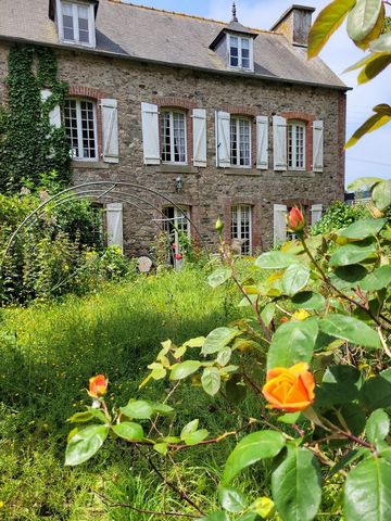 La Perle Immobilière offers you this stone house nestled in the heart of Lanvollon, all shops and schools within walking distance, in a quiet area, opening onto a pedestrian alley. It consists on the ground floor, of an entrance, a living room of abo...