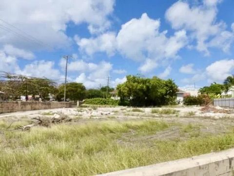 Presentazione di Worthing Main Road Land, un'eccezionale opportunità di sviluppo nel vibrante e fiorente paesaggio delle Barbados. Questo lotto pianeggiante si estende su un'impressionante superficie di 16.754 piedi quadrati, offrendo una tela privil...