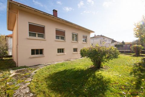 PONTARLIER - DETACHED HOUSE - CLOSE TO THE SWISS BORDER. Detached house to renovate, ideally located in a quiet area of Pontarlier, close to high school. House on basement with many outbuildings comprising: On the 1st floor: entrance, kitchen, living...