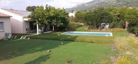 Le Bon'Appart vous propose à la vente sur la plaine de Cuttoli, à 25 minutes d’Ajaccio et à 10 minutes de Bastelicaccia, une villa F7 avec piscine d'environ 165 m2 + 23 m2 de terrasse et 18 m2 de garage. Elle est édifiée sur un terrain arboré d'envir...