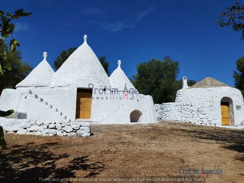 For sale is an interesting and characteristic complex of trulli for renovation in the countryside of Carovigno, a short distance from the town centre and the sea. The property consists of two units, both of which are in good structural condition. The...
