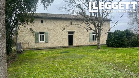 A26961TEC33 - This is an old stone farmhouse which needs complete renovation. The rooms are each approx 25 msq. There is a large wide central hallway. There is also an outbuilding which could be converted into extra living space possibly business pot...