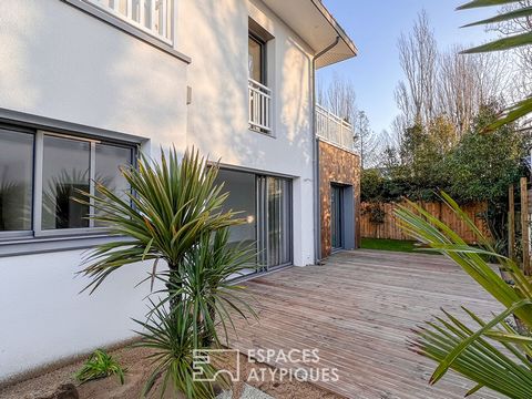 This superb new villa with an assertive style, with garden and terraces is located just a few steps from the Pointe du Bec, the beaches and the shops of Pornichet. This top-of-the-range project perfectly combines the comfort of a modern construction ...