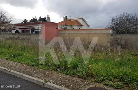 Sale Plot of land of 325.51 m2 , urban allowing construction of a villa on 2 floors with attic - Implantation Area: 113.93m2; - Gross Construction Area: 195.31m2 Inserted in a quiet area of villas, 3 minutes from MARL, 10 minutes from Loures and 20 m...