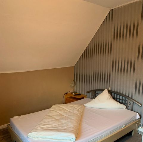 Hello and welcome to Hamburg Finkenwerder! An apartment is offered with its own entrance, hallway, bedroom, kitchen and modern bathroom. The location is appealing because you are in the middle of Hamburg Finkenwerder and there are many shopping oppor...