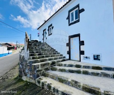 Fantastic 2 bedroom villa of regional design completely refurbished.   Located in the quiet parish of Lomba da Maia, about 15 minutes from the city of Ribeira Grande and 25 minutes from Ponta Delgada.   It is about a 5-minute drive from the famous Vi...