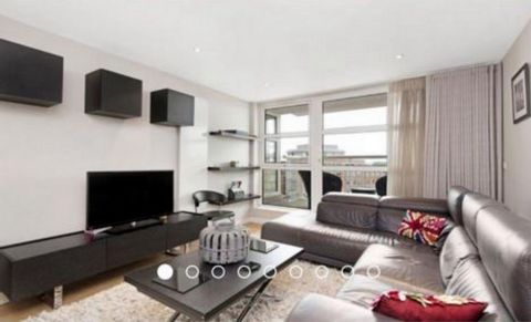 A luxury 2 bed apartment with secure parking and concierge moments from East Putney tube (District Line). The property includes two good size double bedrooms, with a considerable amount of built-in storage. The main bedroom enjoys the benefit of an e...