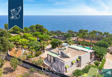 A luxurious villa is sold in Santa Maria-di-Leuca, the southern corner of Apulia. Square 200 square meters, 2400 sq. m of the garden and the pool create a secluded elegant space. The town is famous for its beauty, history and inspired artists, includ...