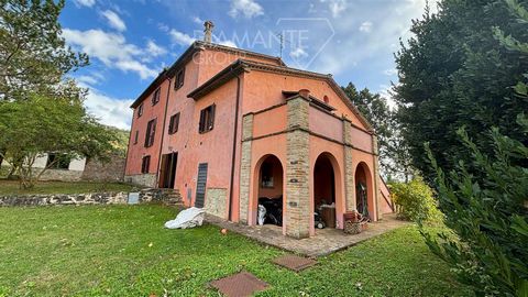 MONTONE (PG): Plastered stone farmhouse of approx. 538 sqm on three levels divided into 5 flats with land and swimming pool comprising: - Ground floor - technical rooms, pantry, laundry, storeroom and two flats for accommodation activities described ...