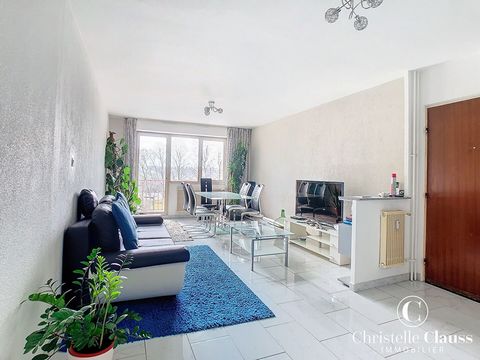 Come and discover in Exclusivity in your Christelle Clauss Immobilier agency in Saint-Louis, this 3-room apartment with balconies on the 4th floor with elevator close to all amenities in the station district. You will have an entrance directly into a...
