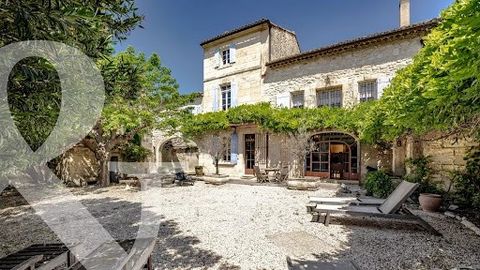 In the heart of the charming village of Fontvieille, this handsome, stone-built period farmhouse has retained all the charm of yesteryear, with lovely original features and “parefeuille” flooring in the main rooms. The location is ideal, the village ...