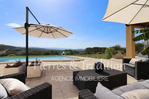 Located on a hillside and very well exposed, this property enjoys a magnificent panoramic view. The interior volumes are very generous with in particular a beautiful living room of over 65m2 and a large fitted kitchen; four bedrooms of around 16m2 ea...