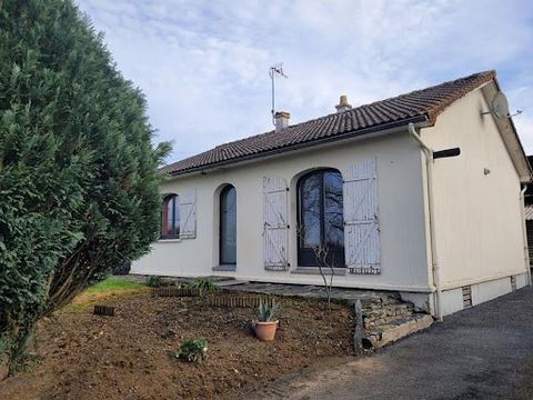 On Mervent, pretty single-storey house comprising: kitchen, living-dining room, 2 bedrooms, bathroom and toilet. Shed consisting of a garage and a workshop, asphalted backyard on a plot of 483 m². New frames, new pellet stove. A rare property, to be ...