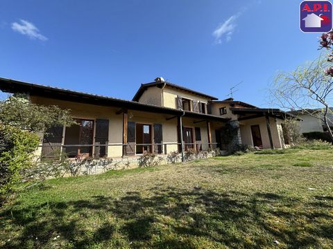 HEIGHTS OF FOIX Large family house ideally located on the heights of FOIX. Composed of a large living room with access to the garden, a kitchen, six bedrooms and various rooms, three bathrooms/shower rooms. Large part on one level, garage, you can en...