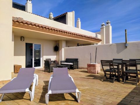 Holiday apartment rental in Tarifa in a nice complex and only a short walk to the centre. This rental apartment contains fully equipped kitchen, saon with dining area, 2 bedrooms and will sleep 5 people as one room has a bunk bed and single bed and t...