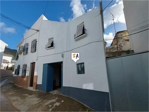 Situated in La Concepcion, close to the historical town of Priego de Cordoba in Andalucia Spain is this 69m2 build Townhouse to renovate. Located on a quiet street you enter the property from double garage doors into a large open room with a kitchen ...