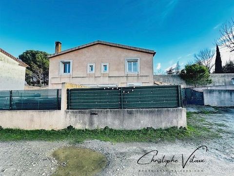 Located in Carcassonne, Christophe VITOUX offers you, for an investor, this house from 2009 of 180 m2 of living space divided into two rented dwellings on an enclosed plot of 570 m2. Each apartment (T4) consists of a living room, an open kitchen, two...