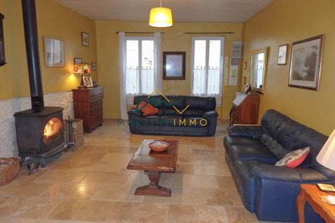 EXCLUSIVITY - In the center of a very peaceful village, this house of 338m2 with beautiful volumes welcomes you. Composed of a large kitchen (56m2), a large dining room (50m2), a living room, laundry room, wc, a bedroom. On the 1st floor, you will fi...
