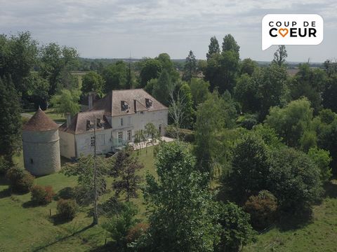 Burgundy, Nièvre, Charming nineteenth century residence, near the town of Decize and the prefecture of Nevers, come and discover this elegant residence of 313 m2 of living space, built on nearly 1.9 hectares. Its wooded park also houses various outbu...