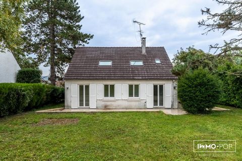 Immo-pop, the fixed-price real estate agency offers you this type 5 house of 160m2, facing South-West and on a plot of 1125m2 located in a quiet area in Champagne-sur-Oise and close to the main shops by car, schools (primary school accessible on foot...