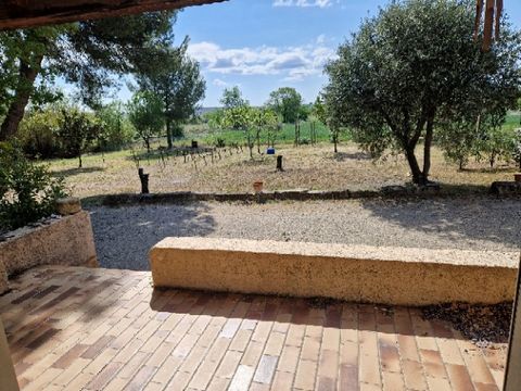 Hérault, 34800 Peret, 9 km from Clermont l'Hérault, in a quiet area, I offer you a renovated character house on 1170 m2 of land approximately, wooded and enclosed plus 700m2 of adjoining agricultural land. Facing south with a magnificent view of the ...