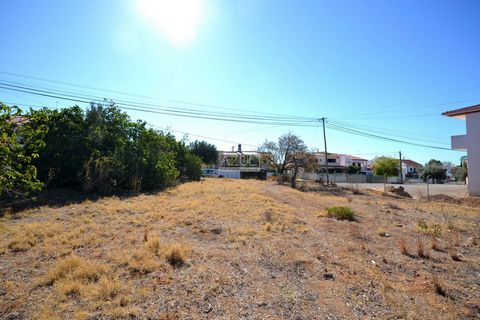 Located in Loulé. It is an excellent opportunity for those looking for an investment in the Algarve region. Location is one of the most important aspects of a property and this one has a fantastic location, as it is close to the center of Boliqueime,...