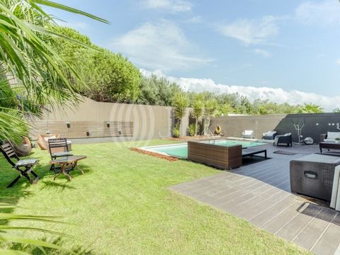 5+2-bedroom villa, 271 sqm (gross construction area), with garden, swimming pool and garage, set in a 433.70 sqm plot of land in Arneiro, Carcavelos, Cascais. The villa is spread over three floors: the entrance floor with a living room, a home office...