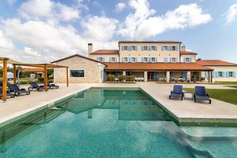 We are proud to offer a beautiful boutique hotel in the south of Istria, located in a beautiful place, only 3 km from the sea, 5 km from Pula airport and 8 km from the center of Pula. The hotel has total floorspace of 900 sq.m. and consists of 12 dou...