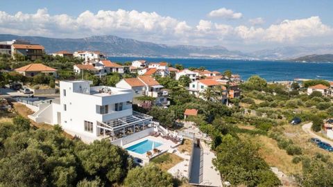 The elegant villa of cubic architecture is located only 220 meters from the sea and the beach in a small fishing village on the island of Čiovo peninsula which is now connected to the mainland by the two bridges.  Ciovo is a popular touristic place a...