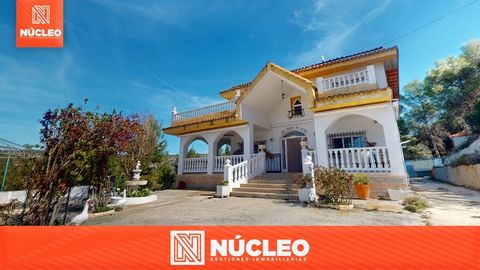 VILLA WITH 1,1000 METERS OF LAND WITH SPECTACULAR VIEWS. We present this villa in a privileged, quiet area, with spectacular views, away from the noise of the city, perfect for resting and disconnecting. The house has 11,037 m2 of land, has a rustic ...