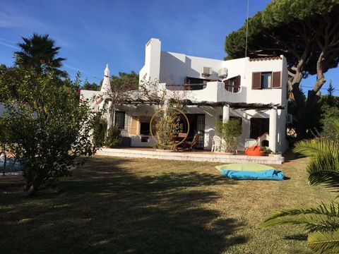 Located in Quarteira.   WINTER RENTALS - OUTUBRO24 TO ABRIL25 Monthly fee: 1950€ + expenses (water, electricity and gas) Villa T3 is located in Vilamoura, 4.2 km from Falesia Beach and 1.7 km from Vilamoura Marina. This Villa includes a great outdoor...