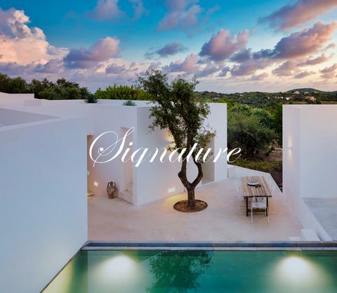 Located in Santa Bárbara de Nexe. Once an old ruin at the end of a dirt road, this stunning house is now completely encompassed by nature, nestled among hundreds of mature olive, almond and cork trees. The property has a sister property nearby that b...