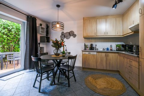 Welcome to this charming one-bedroom apartment! Boasting a private entrance, this accommodation offers a comfortable setting for your stay. The apartment features a living room, a separate bedroom, and a bathroom with a shower and hairdryer. In the w...
