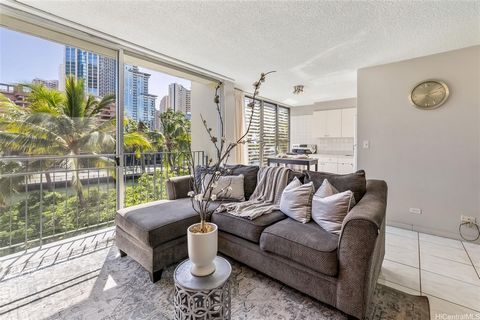 Don’t miss out on this location! This residence boasts 2 bedrooms, 1 bathroom, and 1 parking space for your convenience. Complete with a washer and dryer within the unit, it offers added ease. Situated in the vibrant heart of Honolulu, it provides qu...