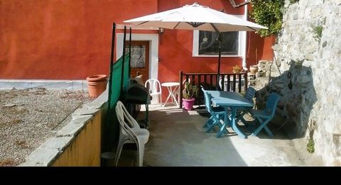LUCERAM Nice 5-room apartment of 85m² in duplex in good condition with a terrace of 25m² in the heart of the village with an unobstructed view with parking nearby. Composed on the first level of a kitchen, a living room with an alcove, an office, a b...