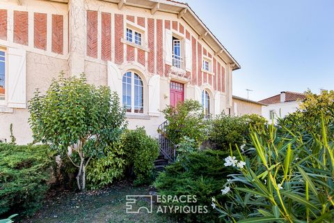 Located a few minutes from the city center of ALBI, this opulent construction from the beginning of the twentieth century combines character, volume and potential. More than 370 m2 of living space have been renovated to gain in modernity and comfort....