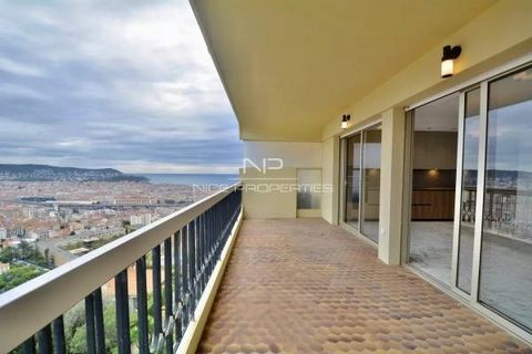 NICE CENTER / PARC IMPERIAL : In a dominant position, 5 minutes from the city center, on the penultimate floor of a sought-after secure residence with swimming pool, park and caretaker, elegant and totally renovated 4-room apartment of 110sqm with 40...