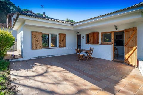 It sounds like a lovely property in Vallgorguina, especially for those who value tranquility and connection with nature. The description of the house highlights several attractive features, such as the green garden, the unobstructed views, the firepl...