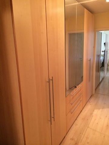 Entire apartment From 01.07.2024 you can move into this attractive and well-kept apartment, which impresses with its upscale interior and is located on the second floor. The apartment convinces not only with three beautiful rooms but offers a bathroo...