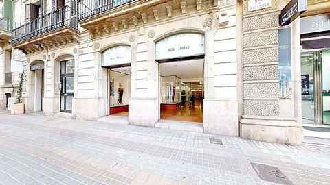 EMPLACEMENT IMBATTABLE - ENTRE PASSEIG DE GRÀCIA et RAMBLA CATALUNYA BUSINESS IS TRANSFER (boutique de mode multimarque), avec de nombreuses années de service dans le centre de la ville de Barcelone. L’endroit est situé dans une belle FINCA REGIA, il...