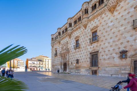 !!! REQUEST A VISIT THE APPARTMENT!!! We present this beautiful brand new home in the historic center of Guadalajara, a few meters from the imposing Palacio del Infantado, the University and the Plaza Mayor. The house was completely renovated by an i...