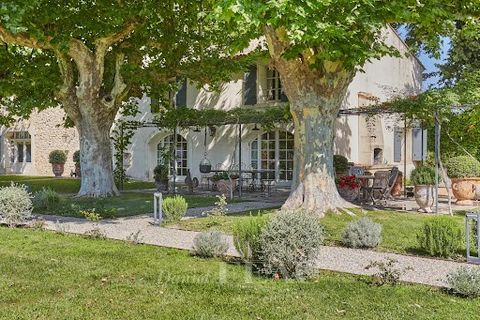 This beautifully appointed and tastefully decorated 19th century “mas” is in a peaceful location near L'Isle-sur-la-Sorgue, Fontaine de Vaucluse, Gordes and Saint-Rémy-de-Provence. Meticulously renovated throughout in 2011 allying authenticity and co...