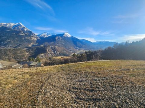 Dpt Hautes Alpes (05), à vendre CHATEAUROUX maison d'environ 250 m2 à rénover entiérement avec grange,garage et un beau terrain de presque 9000 m2